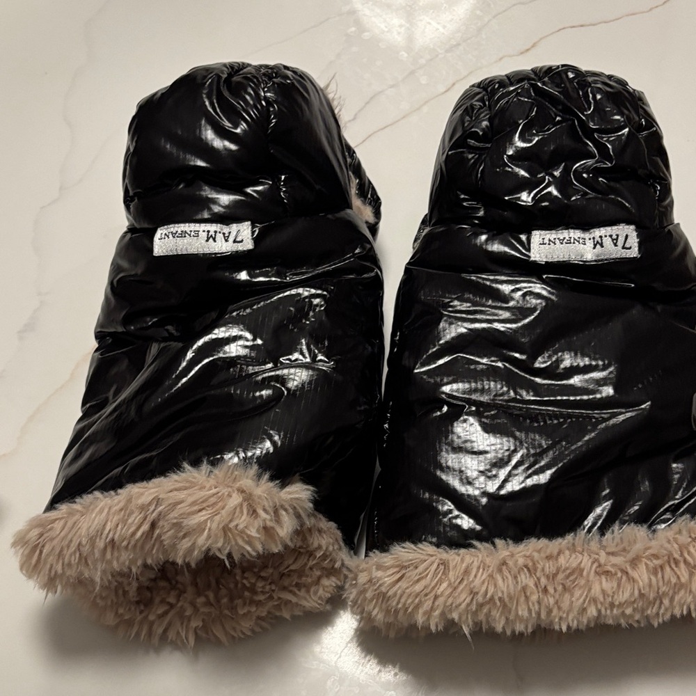 7am enfant stroller mittens. Black shiny. Excellent used condition